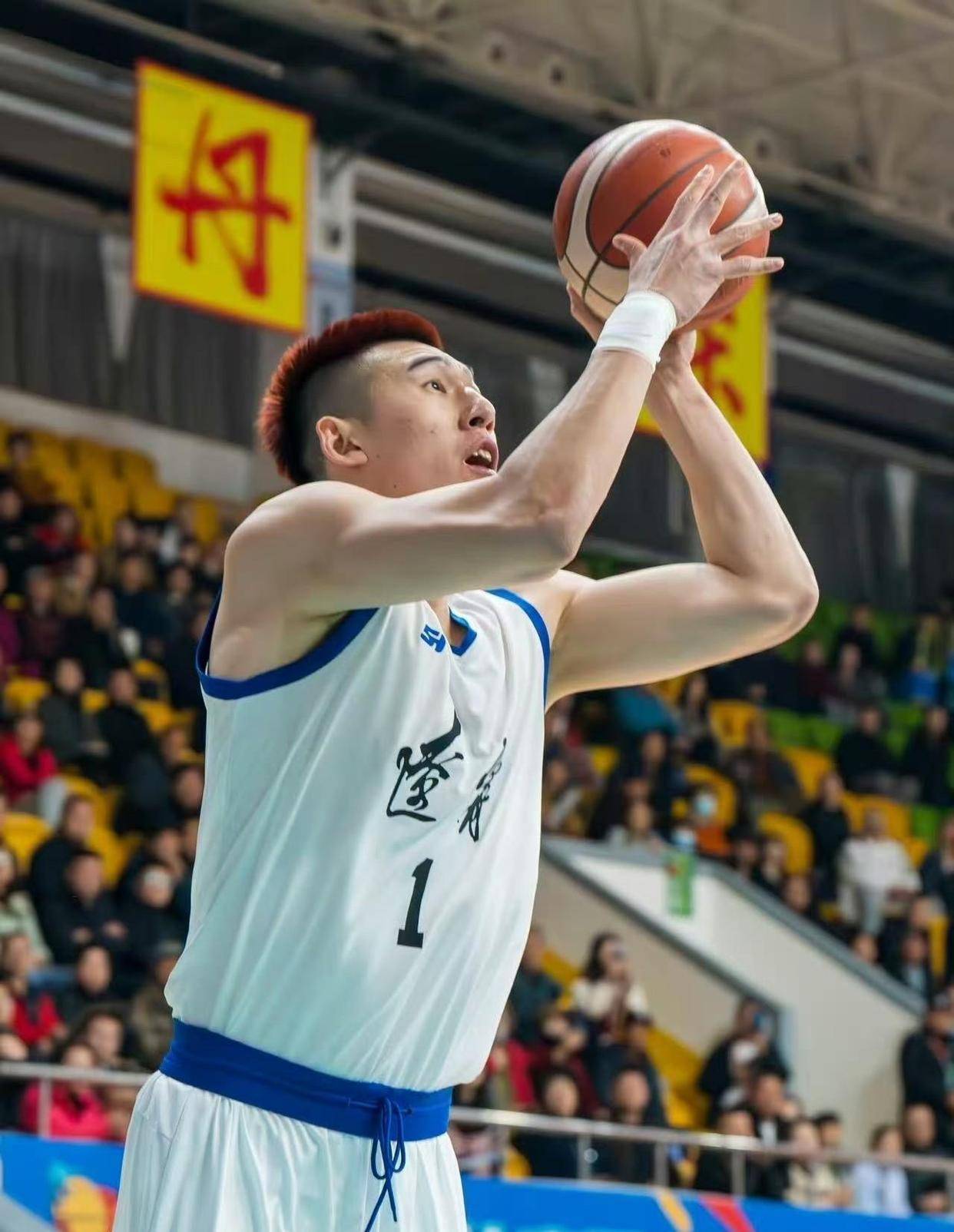 pg赛地聚焦——CBA常规赛今晚热度飙升，马赛门线救险，引发热议，控场能力受关注的简单介绍